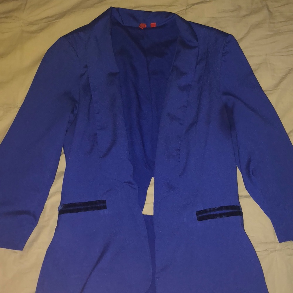 Chic blue blazer